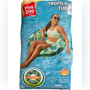 NWT Play Day Tropical 🐟 🦜🌴🌺Tube /2 ft 7 inch wide /9+
